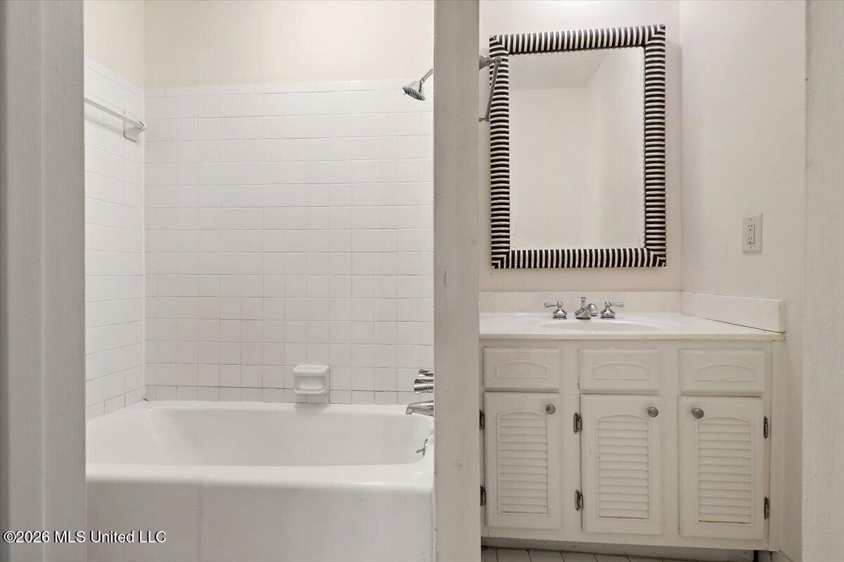 1255 East County Line Road, Unit L7 Jackson, MS 39211 - Photo 20 of 29 20-HTP_4600
