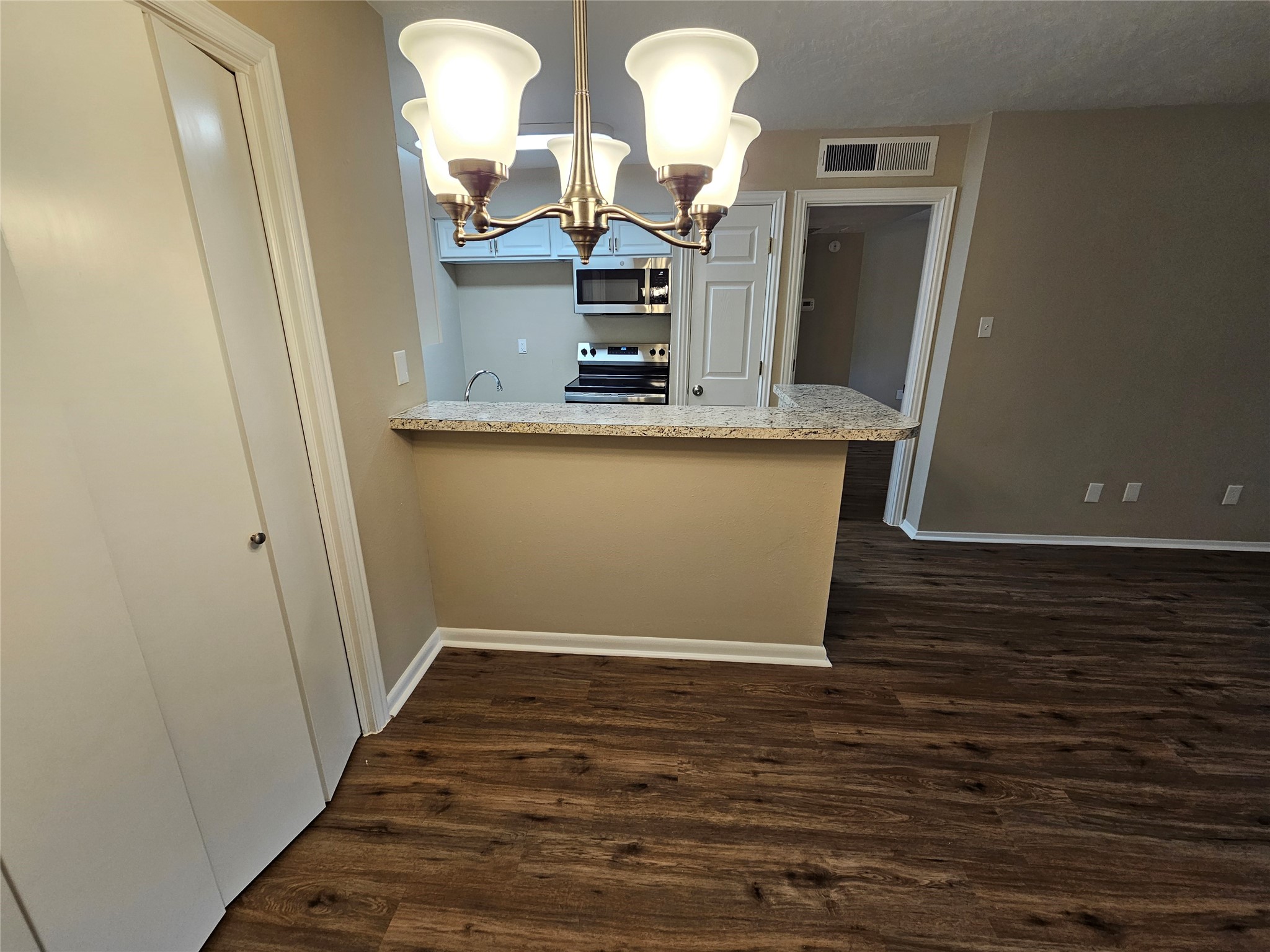 3224 Timmons Lane, Unit 128 Houston, TX 77027 - Photo 13 of 34