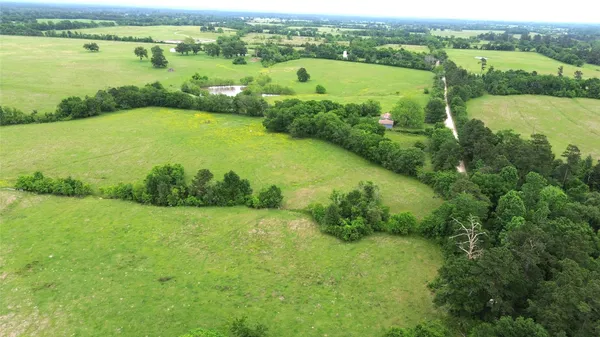 $974,900 | 5189 County Road 4550, Pennington, TX 75856