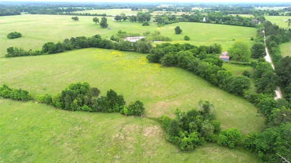 $974,900 | 5189 County Road 4550, Pennington, TX 75856
