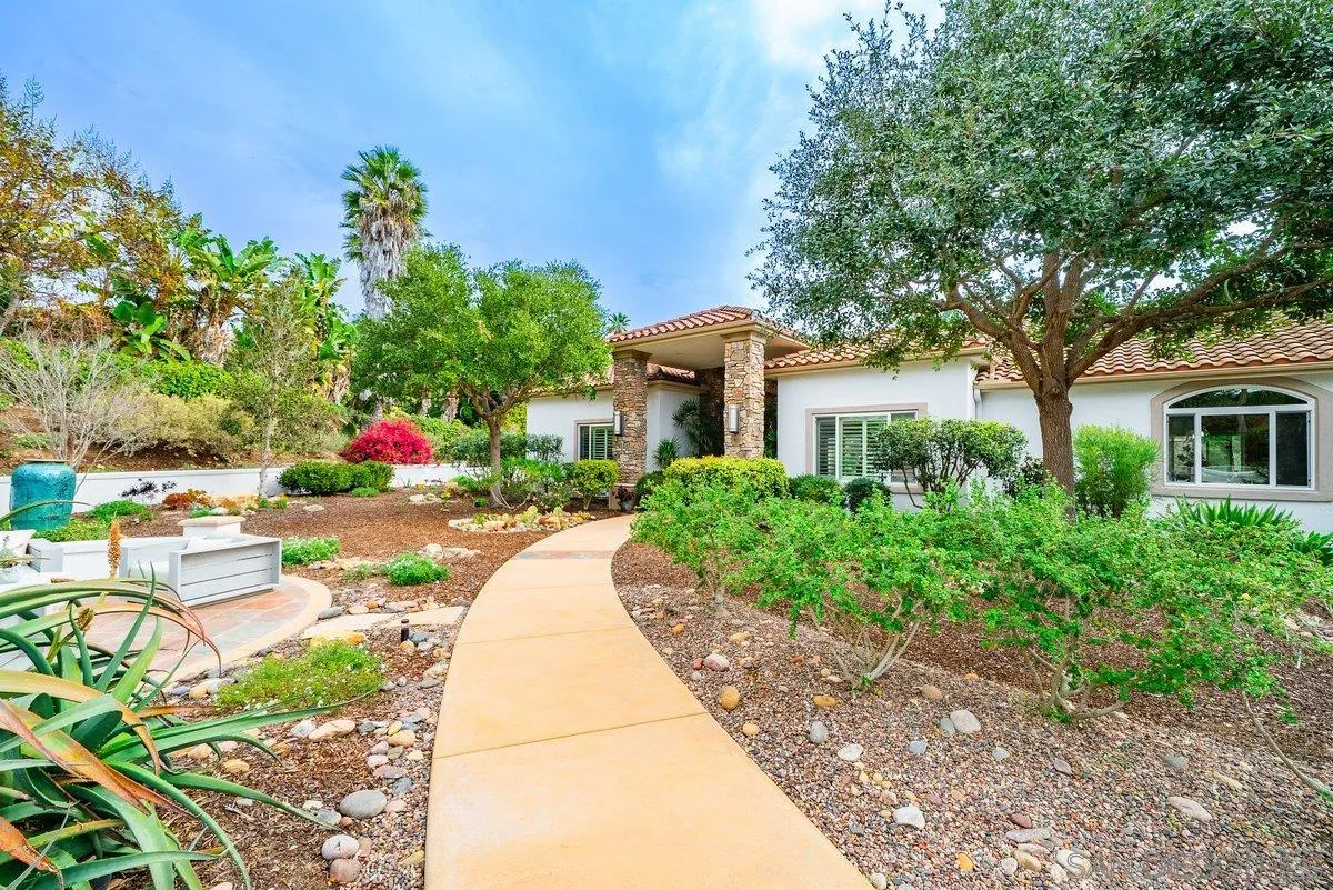 2860 Via Rancheros Way Fallbrook, CA 92028 - Photo 4 of 74 Gallery Image 4