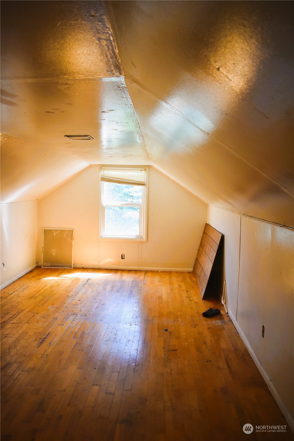 3370 Sweet Road Blaine, WA 98230 - Photo 12 of 20 a view of an empty room with windows