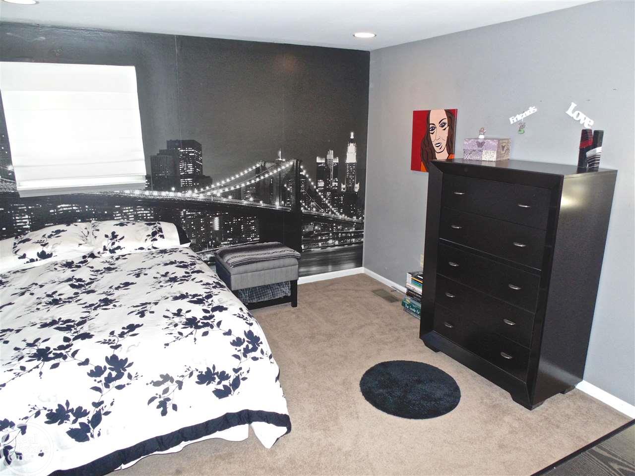 2290 Chicago Warren, MI 48092 - Photo 25 of 39 Large 2nd Bedroom