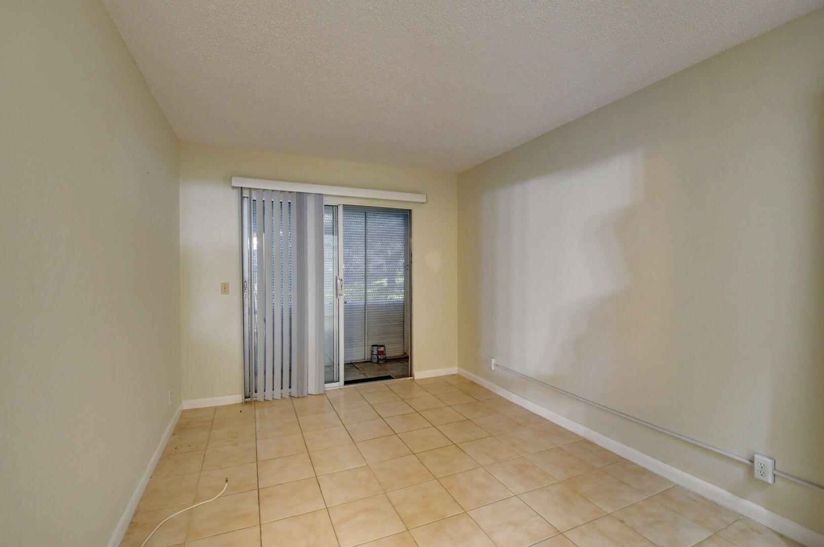 505 Mansfield M Boca Raton, FL 33434 - Photo 16 of 43 Second Bedroom
