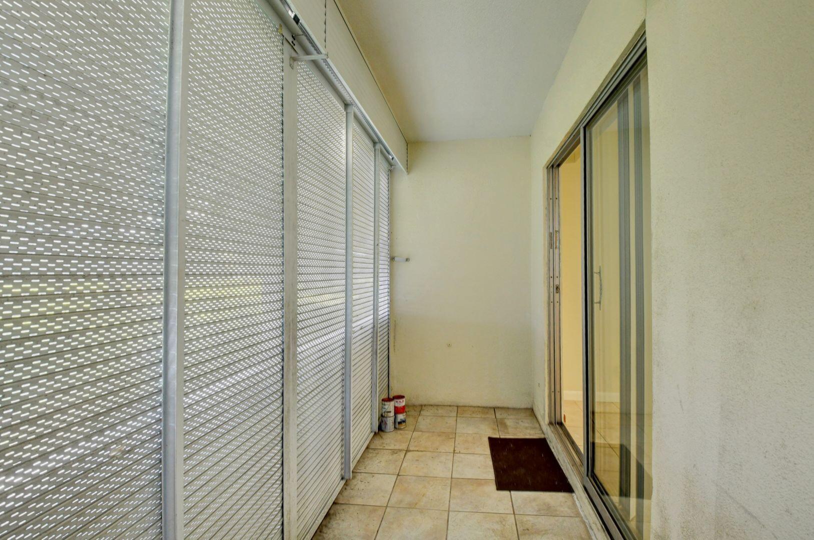 505 Mansfield M Boca Raton, FL 33434 - Photo 18 of 43 Screened Patio w/Pull Downs