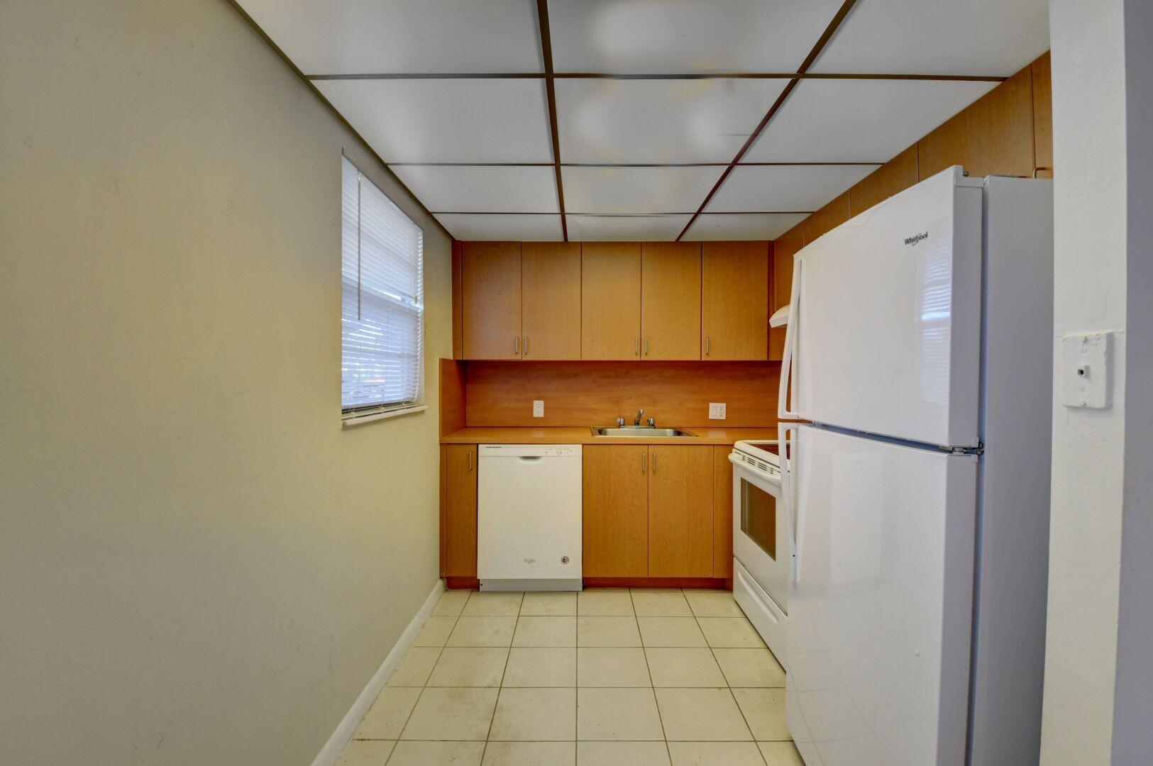 505 Mansfield M Boca Raton, FL 33434 - Photo 4 of 43 Kitchen