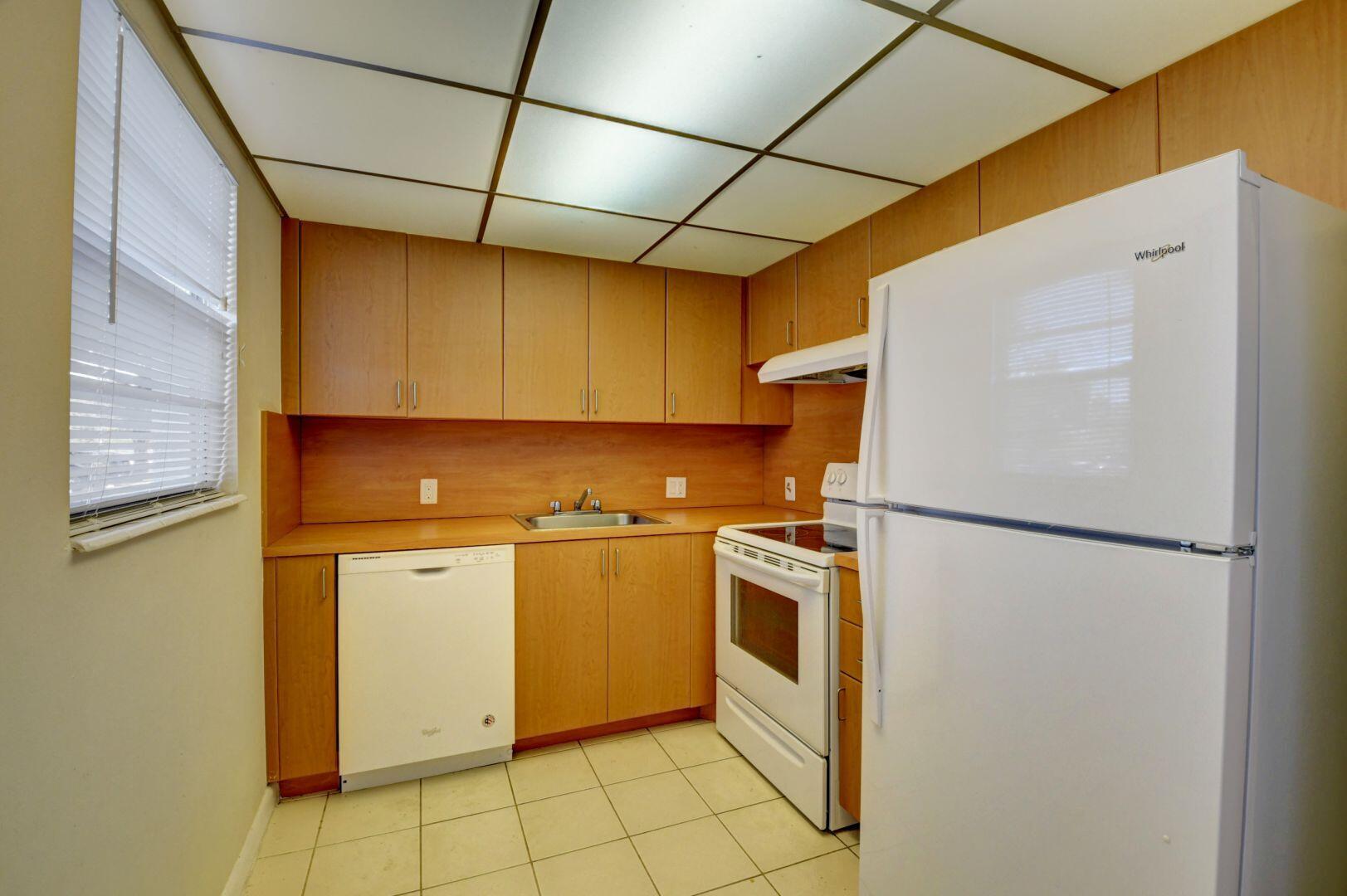 505 Mansfield M Boca Raton, FL 33434 - Photo 5 of 43 Kitchen