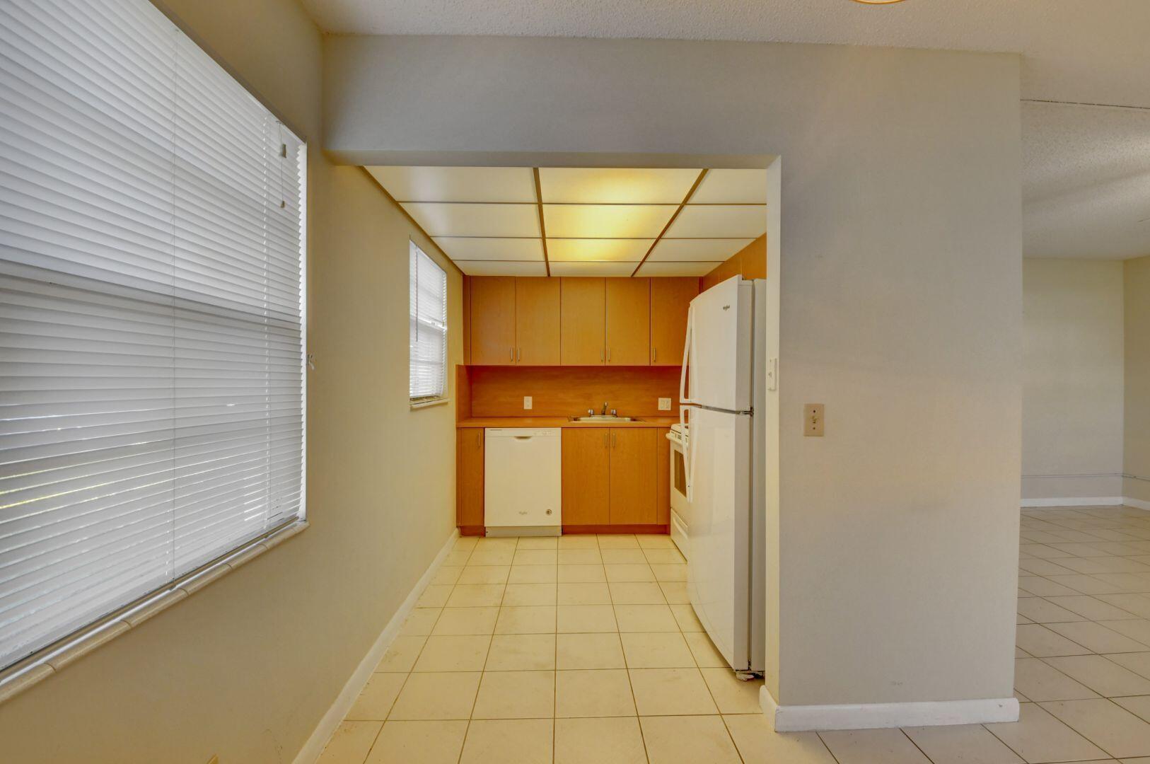 505 Mansfield M Boca Raton, FL 33434 - Photo 6 of 43 Kitchen
