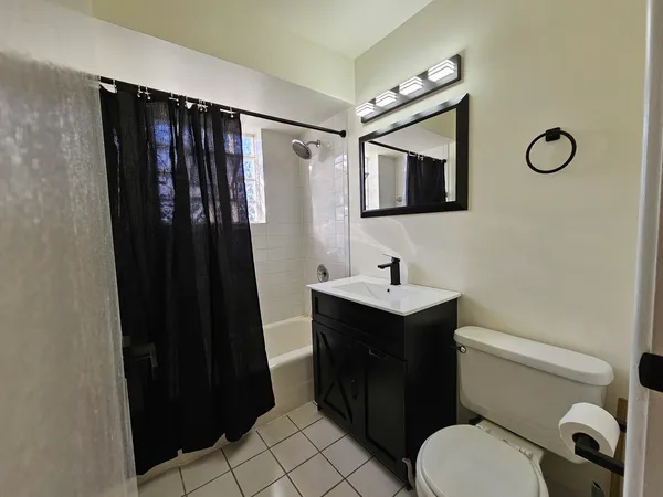 $1,800 | 6862 West Lode Drive, Unit 2A, Worth, IL 60482