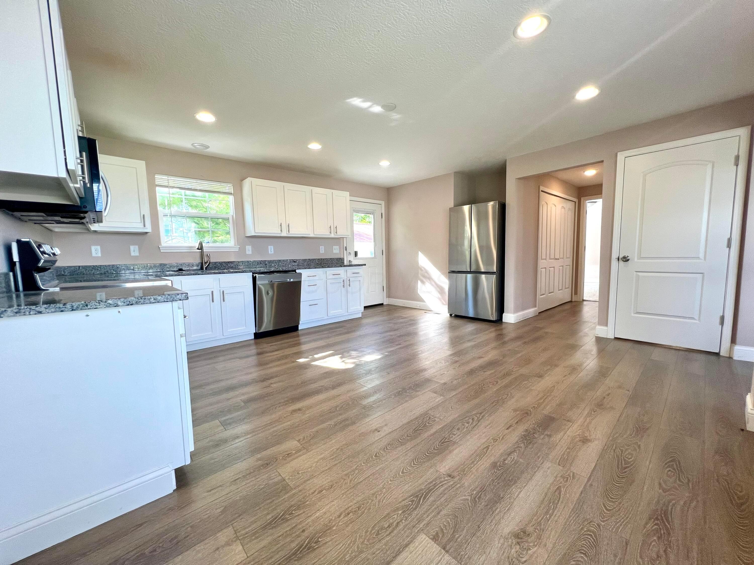 3145 Demorest Road Grove City, OH 43123 - Photo 9 of 21 IMG_2406