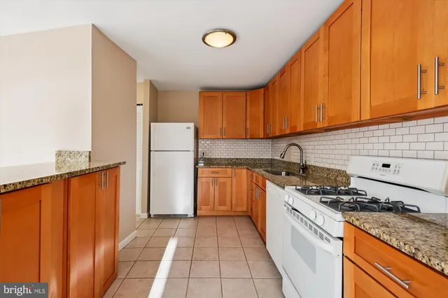 $230,000 | 9039 Sligo Creek Parkway, Unit 806, Silver Spring, MD 20901