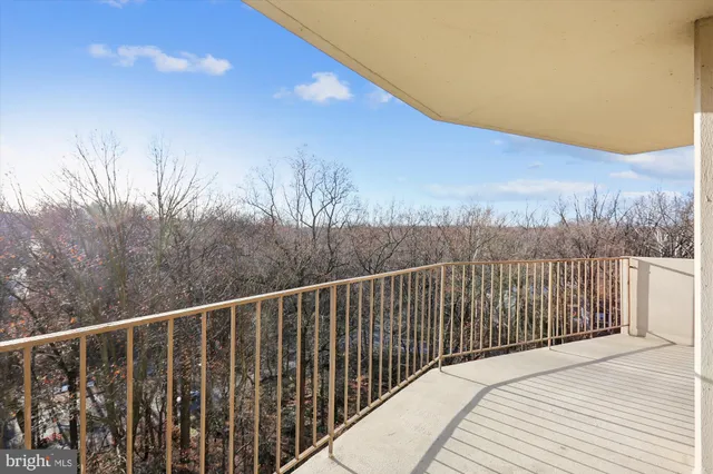 $230,000 | 9039 Sligo Creek Parkway, Unit 806, Silver Spring, MD 20901