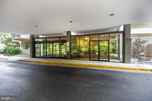 $230,000 | 9039 Sligo Creek Parkway, Unit 806, Silver Spring, MD 20901