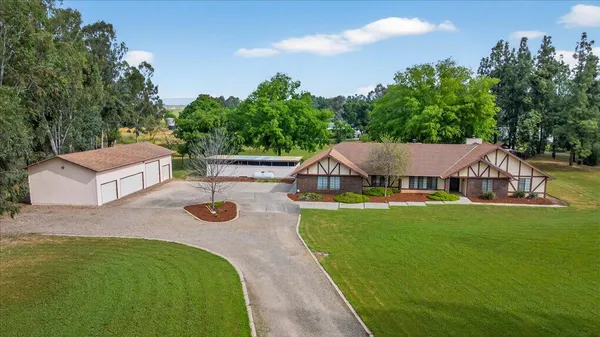 $1,050,000 | 11640 East Sierra Avenue, Clovis, CA 93619