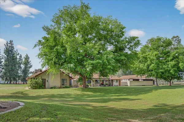 $1,050,000 | 11640 East Sierra Avenue, Clovis, CA 93619