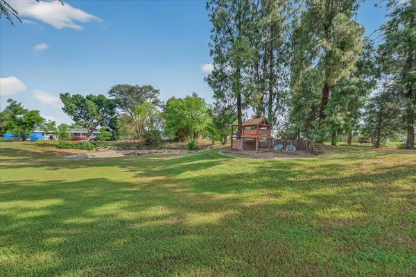 $1,050,000 | 11640 East Sierra Avenue, Clovis, CA 93619