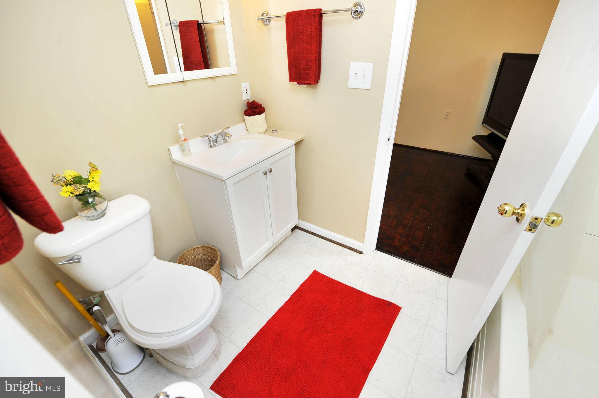1010 Laredo Road Silver Spring, MD 20901 - Photo 13 of 30 Bath