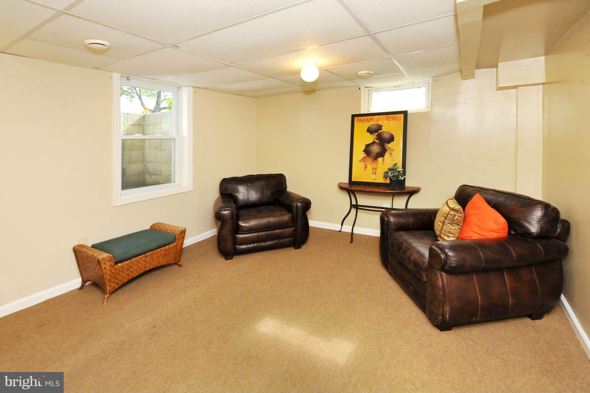 1010 Laredo Road Silver Spring, MD 20901 - Photo 17 of 30 Family Room