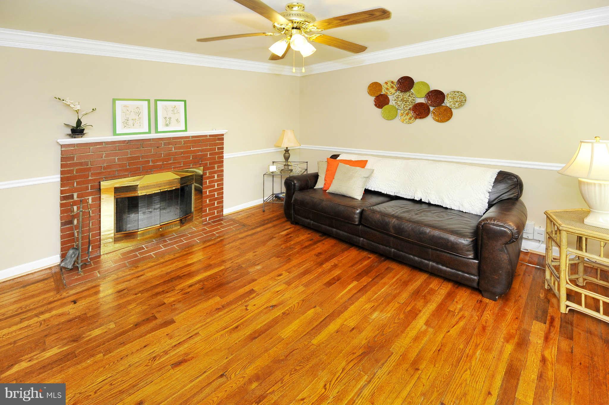 1010 Laredo Road Silver Spring, MD 20901 - Photo 3 of 30 Living Room