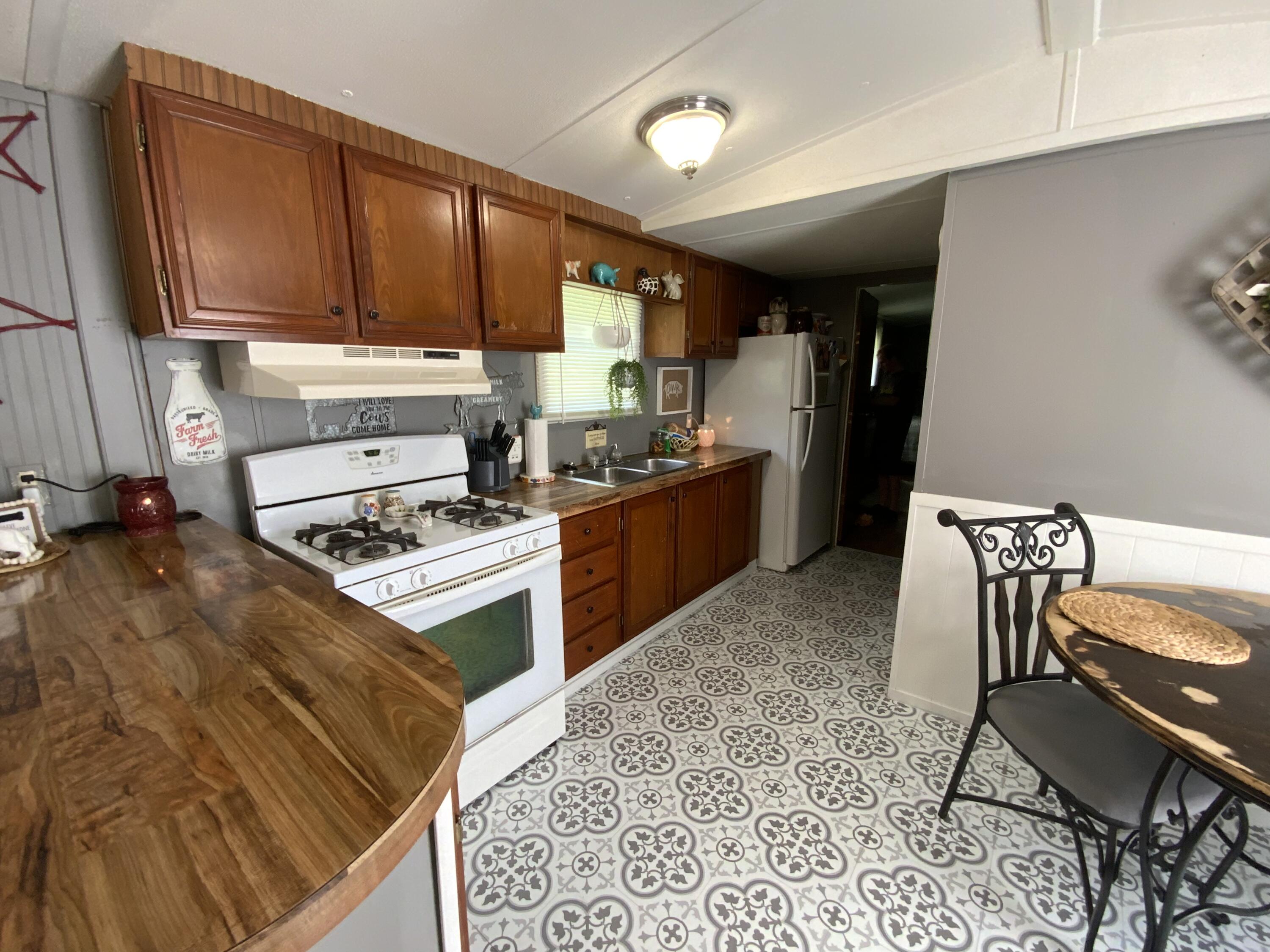 3303 Oak Grove Road Rocky Top, TN 37769 - Photo 18 of 29 F7B30ECC-2877-472A-8E34-E8BC5B154F0F