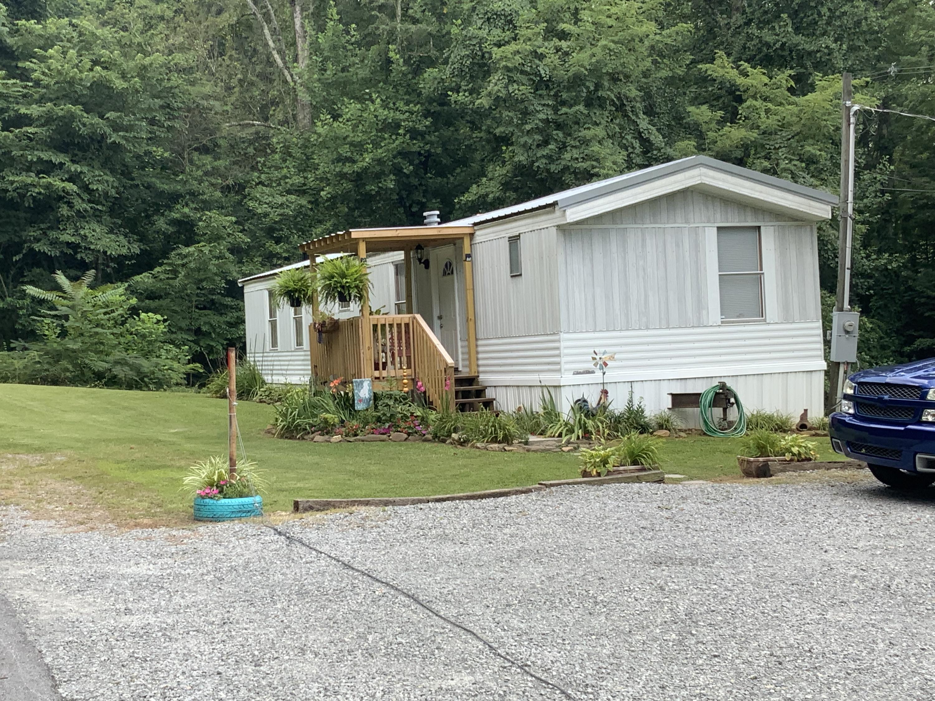 3303 Oak Grove Road Rocky Top, TN 37769 - Photo 3 of 29 79C1A027-B398-4463-84DD-D3FD04CC0C0F