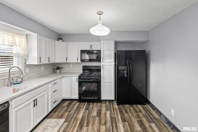 $170,000 | 628 Sara Drive, Centralia, IL 62801