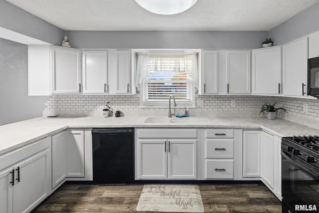 $170,000 | 628 Sara Drive, Centralia, IL 62801