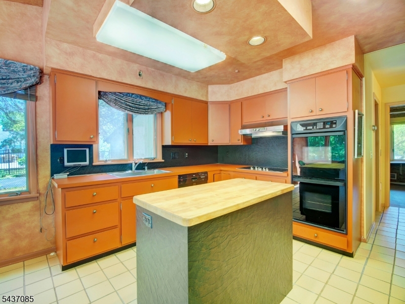 943 Sunset Ridge Bridgewater, NJ 08807 - Photo 10 of 26