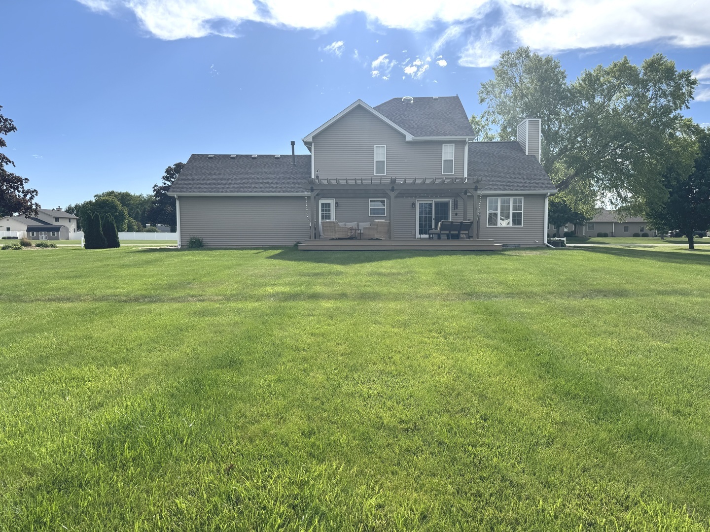 2041 Bluff Road South Kankakee, IL 60901 - Photo 38 of 39 a front view of a house with a garden