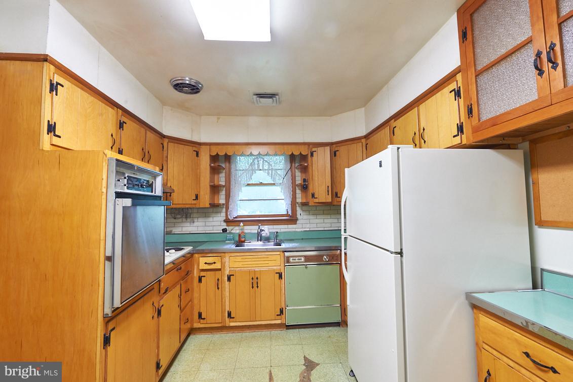 4912 Sharon Road Temple Hills, MD 20748 - Photo 5 of 25 Kitchen