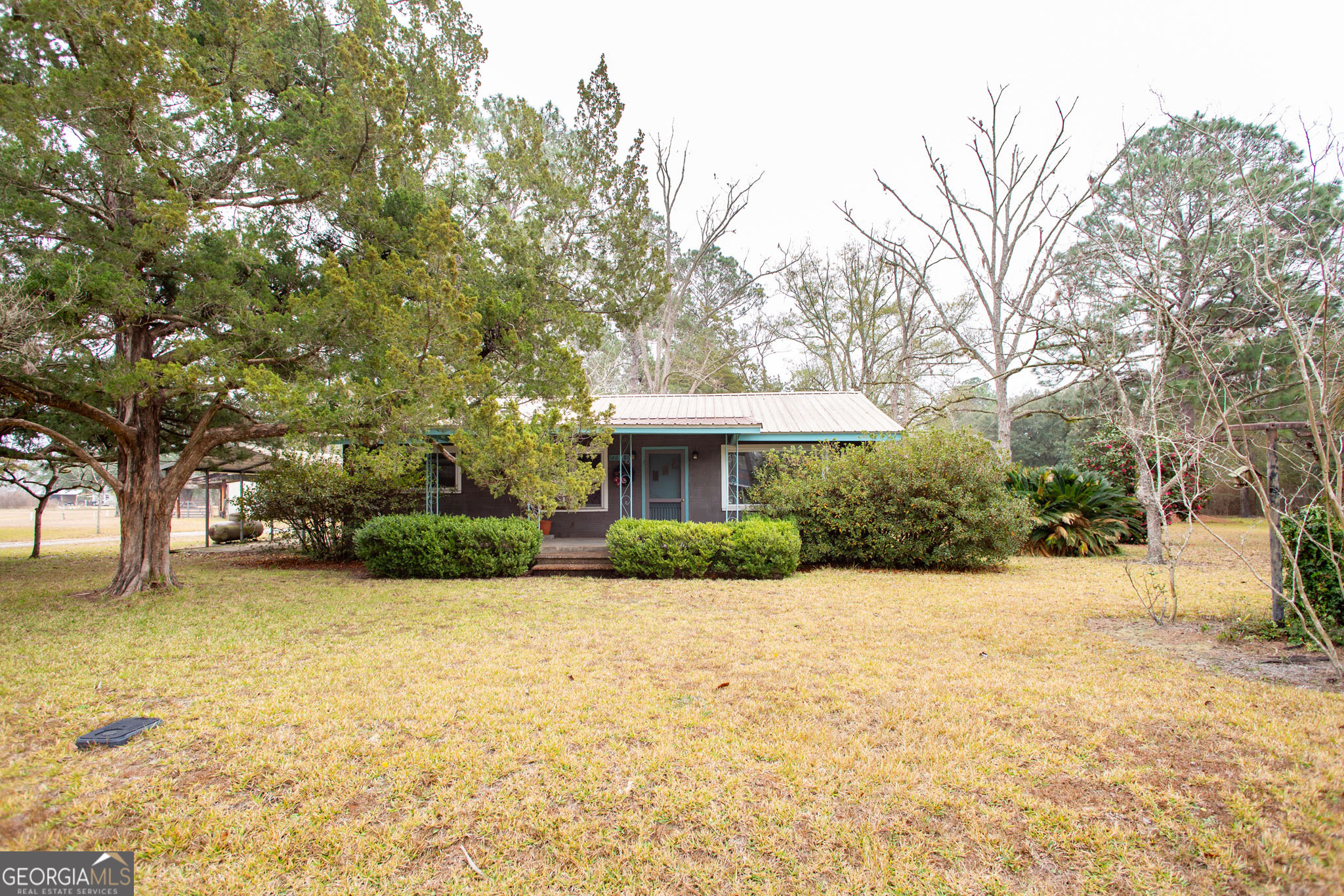 4618 Old Waltertown Road Waycross, GA 31503 - Photo 4 of 39 a view of a house with a yard and tree
