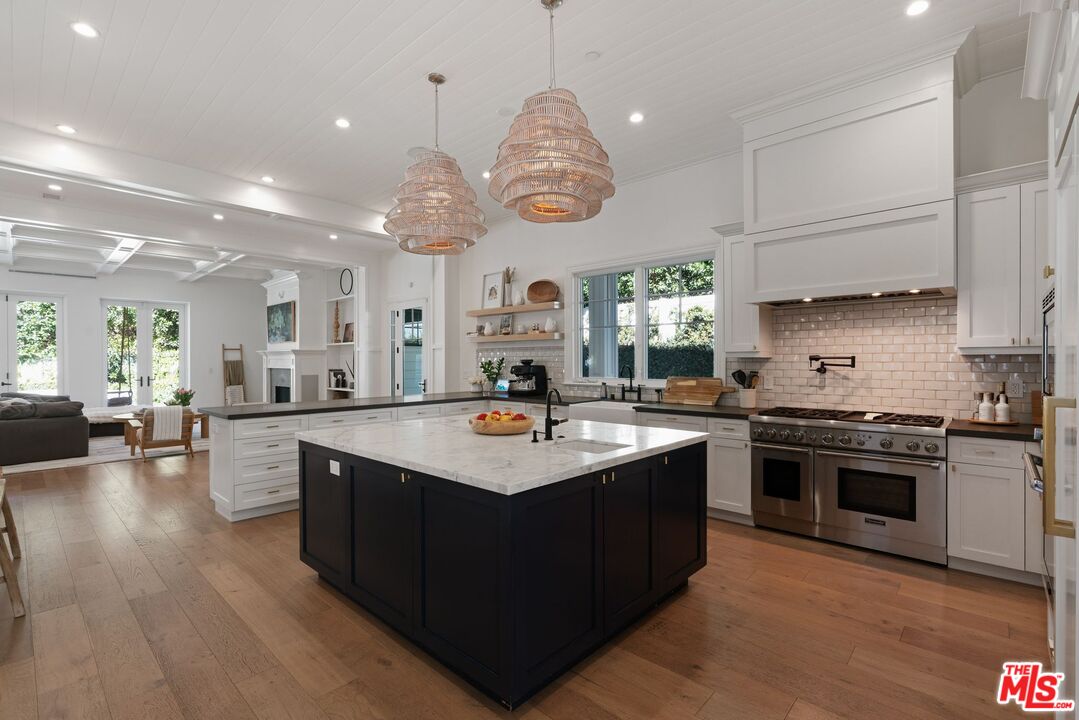 12090 Chalon Road Los Angeles, CA 90049 - Photo 11 of 47 Gallery Image 11
