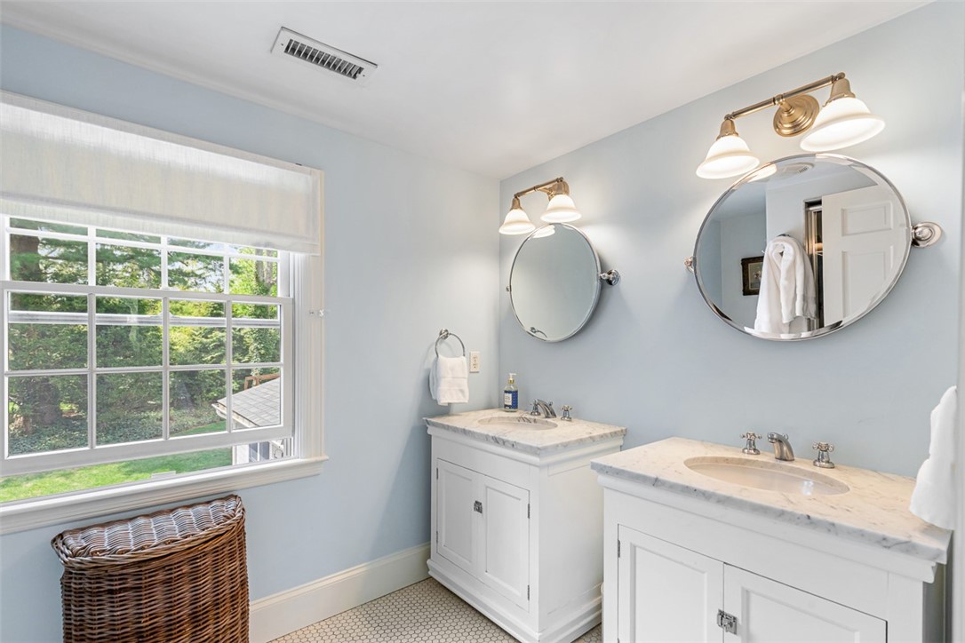 11 Harbour Road Barrington, RI 02806 - Photo 27 of 40