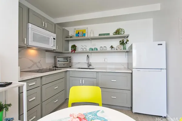 $2,450 | 2240 Kūhiō Avenue, Unit 1311, Honolulu, HI 96815