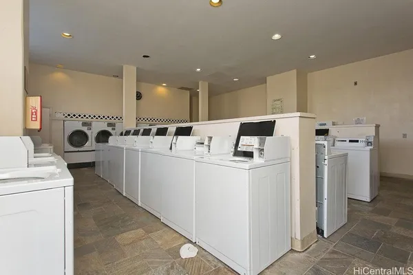 $2,450 | 2240 Kūhiō Avenue, Unit 1311, Honolulu, HI 96815