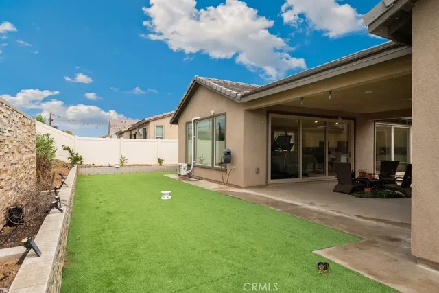 a view of a house with backyard and porch