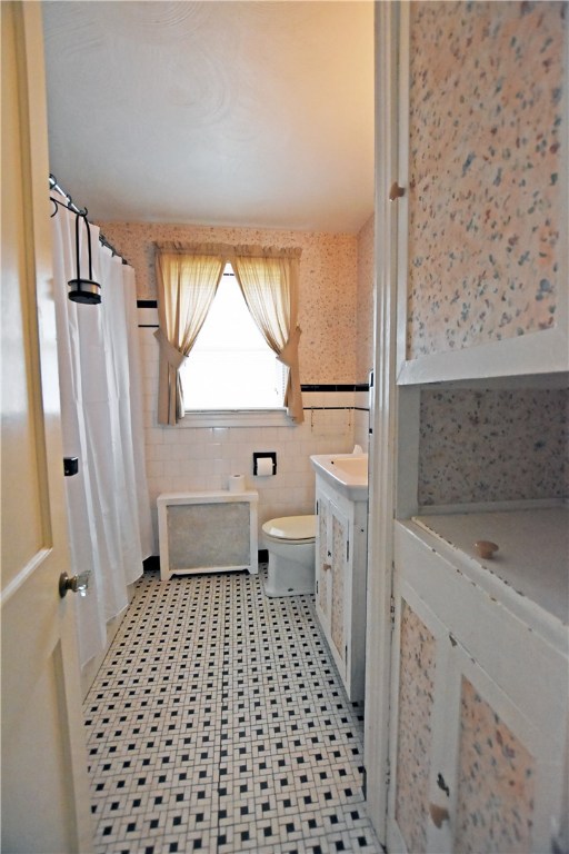 206 Holmes Road Warwick, RI 02888 - Photo 4 of 20 Gallery Image 4