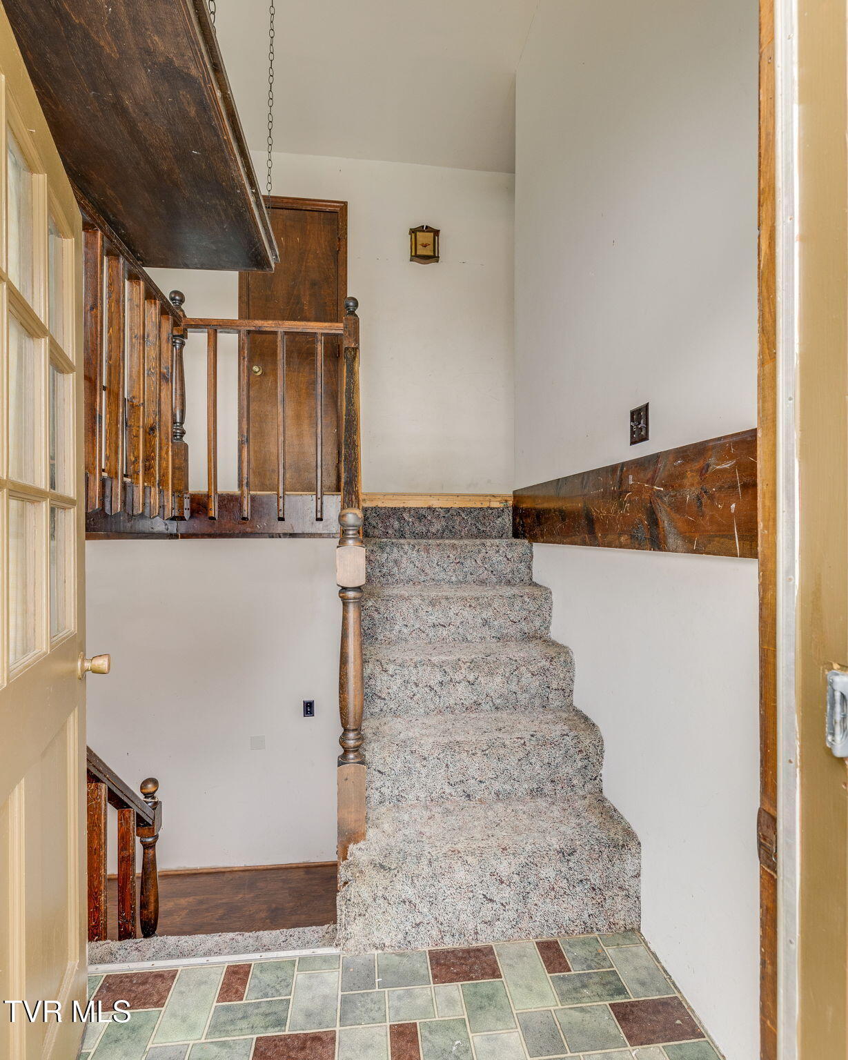 331 Sneed Hill Road Elizabethton, TN 37643 - Photo 4 of 35 004