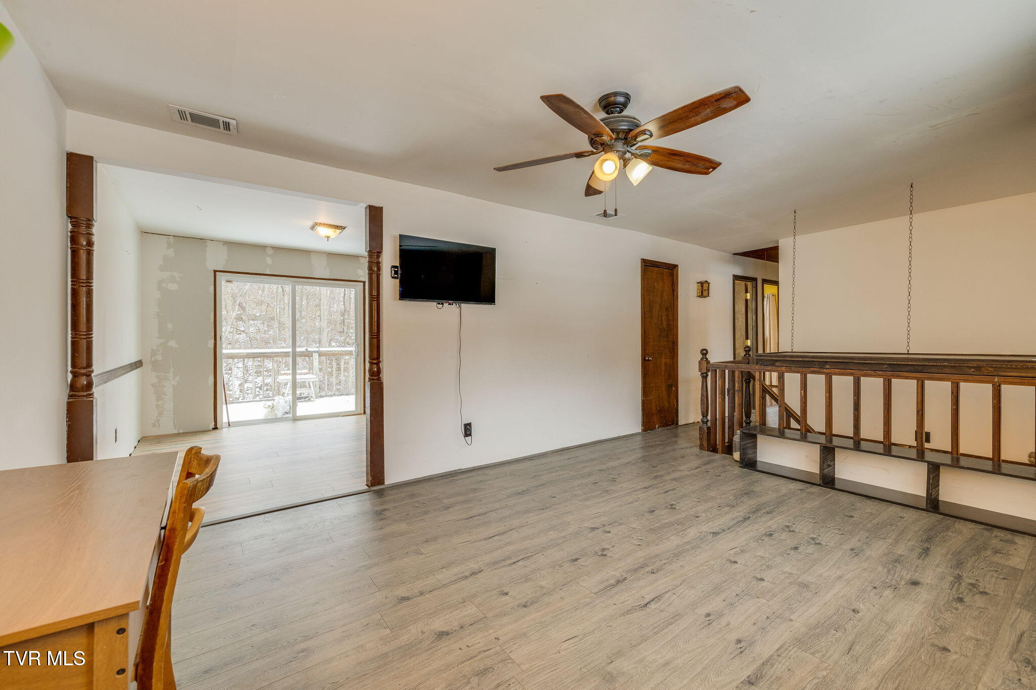 331 Sneed Hill Road Elizabethton, TN 37643 - Photo 7 of 35 007