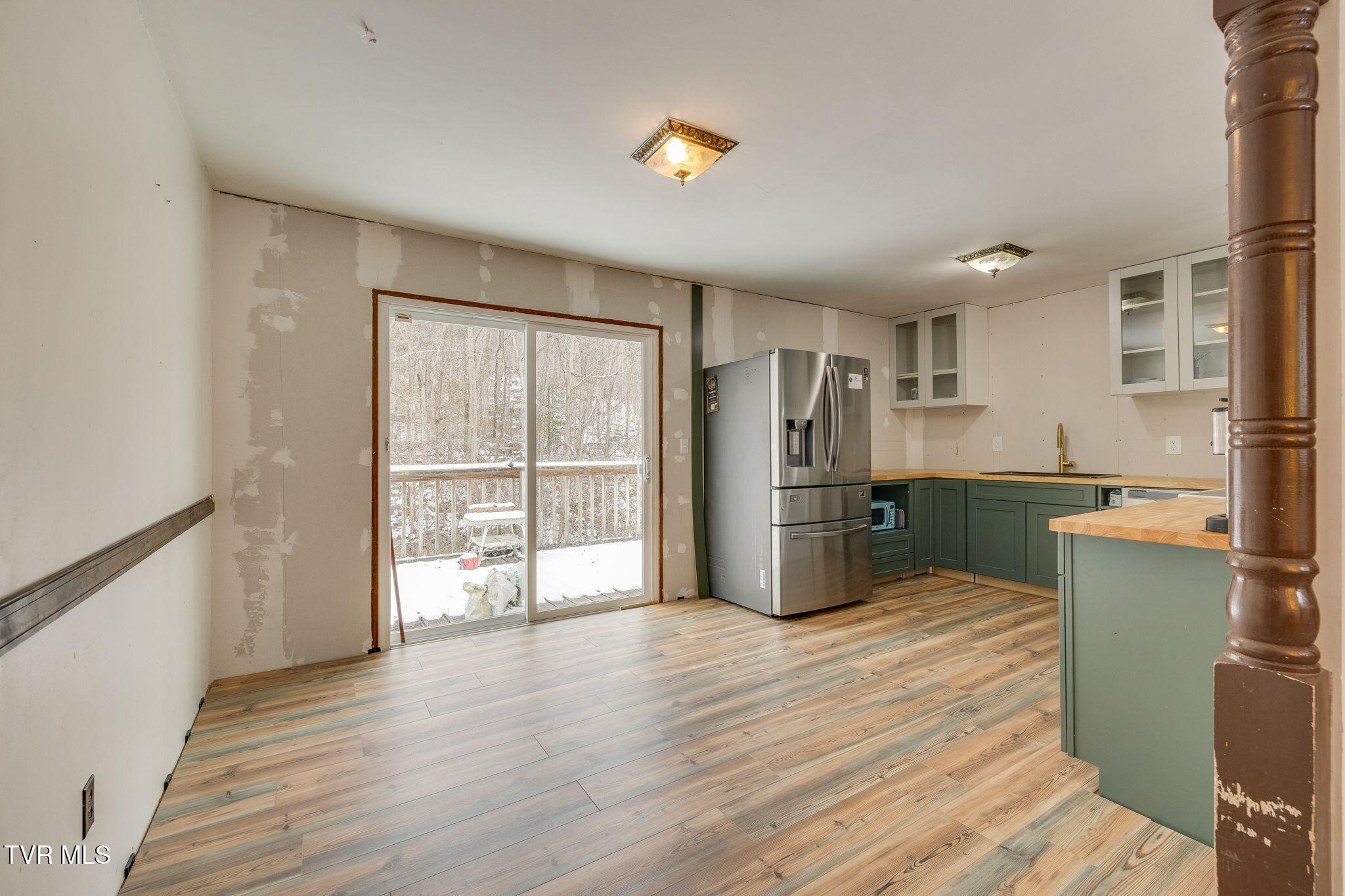 331 Sneed Hill Road Elizabethton, TN 37643 - Photo 8 of 35 008