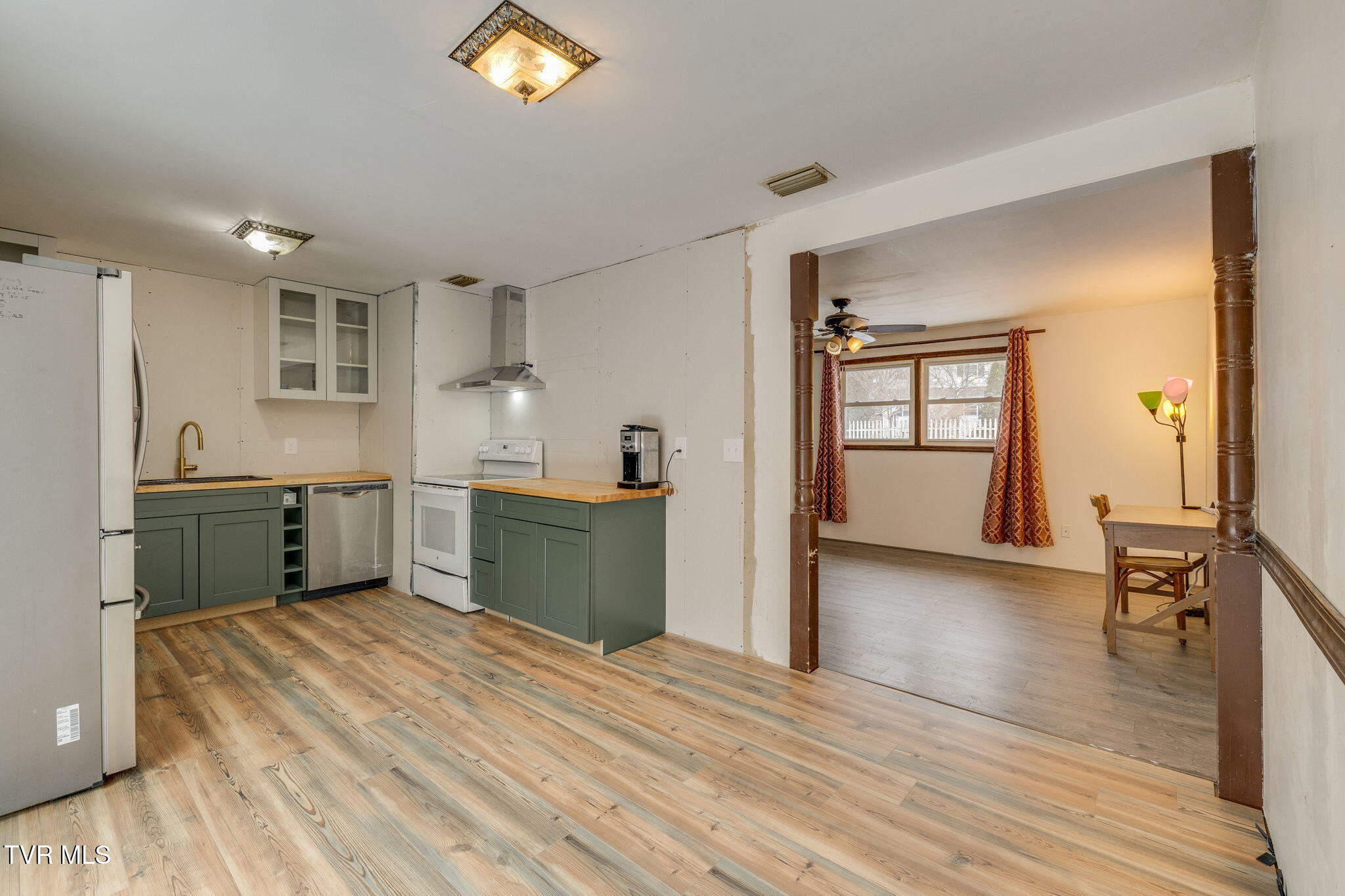 331 Sneed Hill Road Elizabethton, TN 37643 - Photo 9 of 35 009