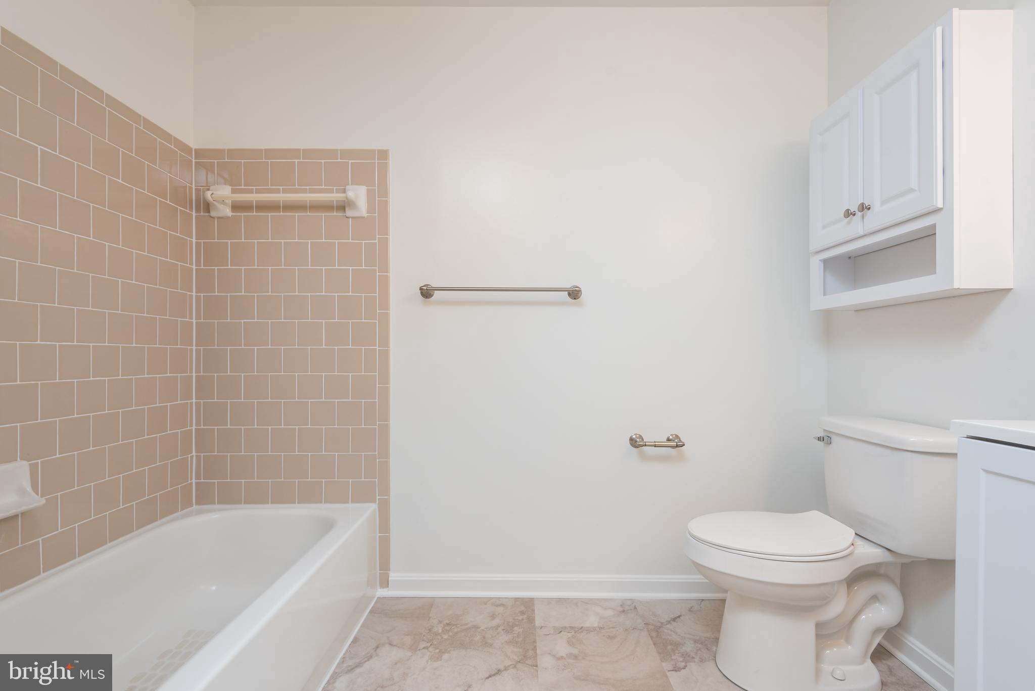 21007 Timber Ridge Terrace, Unit 301 Ashburn, VA 20147 - Photo 20 of 30 Full bathroom has tub/shower combo