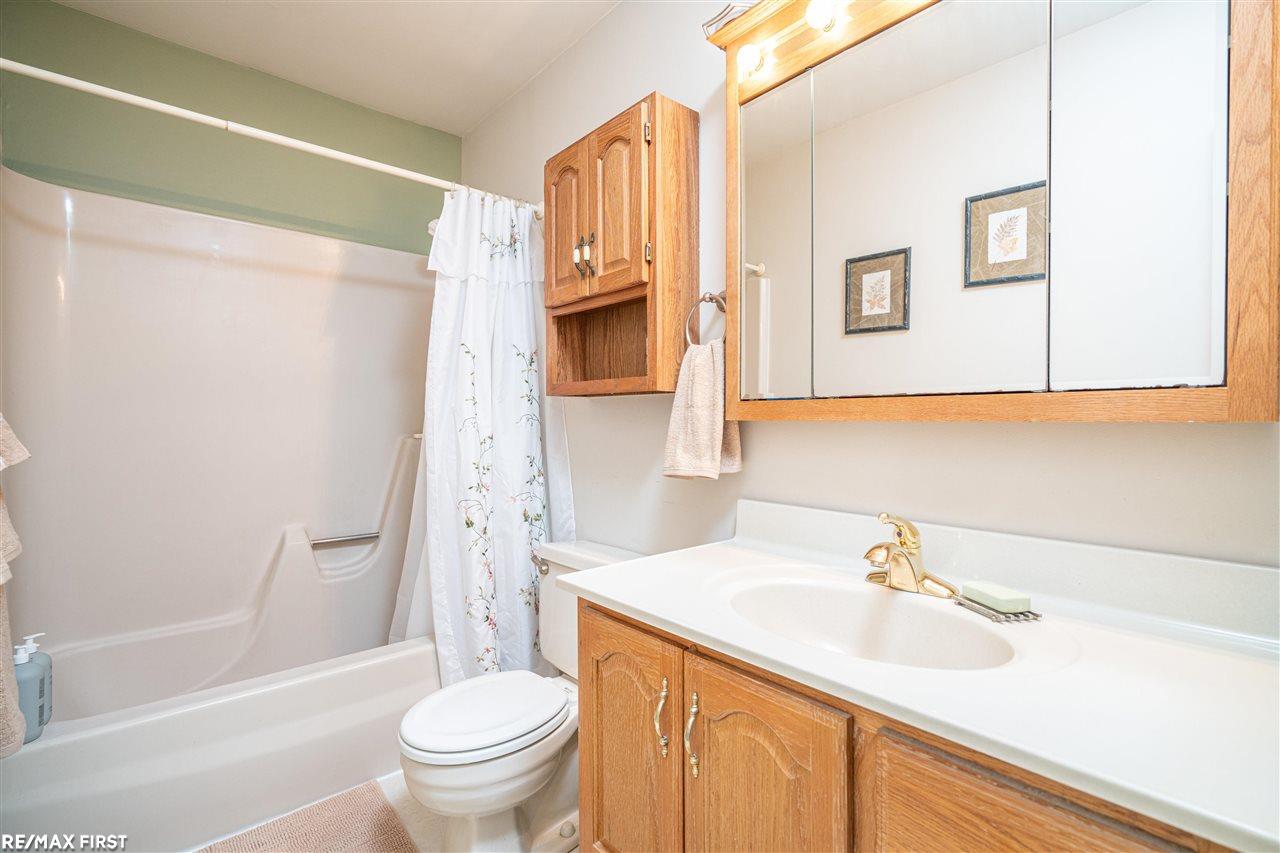 231 Heights Road Lake Orion, MI 48362 - Photo 17 of 36 50052237-16.JPG