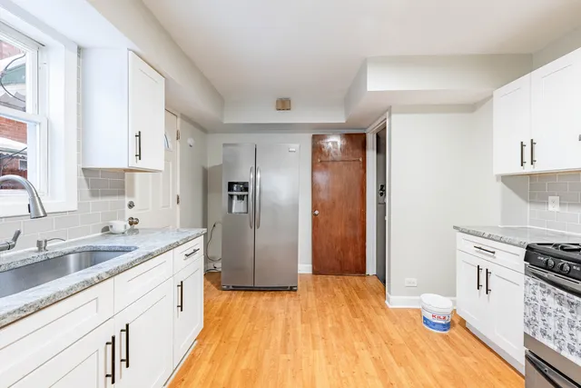 $2,000 | 3941 West Ainslie Street, Chicago, IL 60625