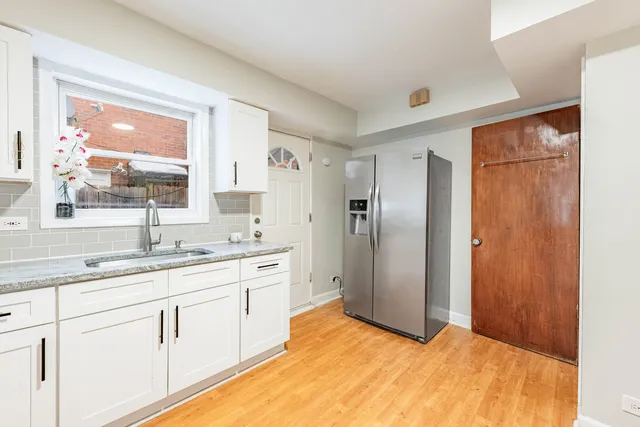 $2,000 | 3941 West Ainslie Street, Chicago, IL 60625