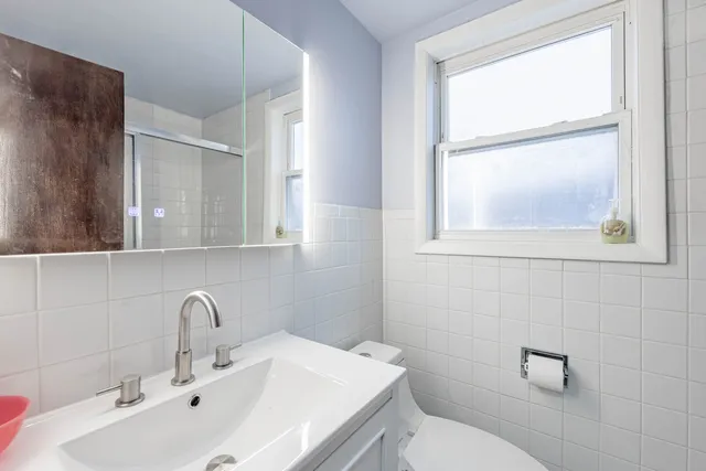 $2,000 | 3941 West Ainslie Street, Chicago, IL 60625