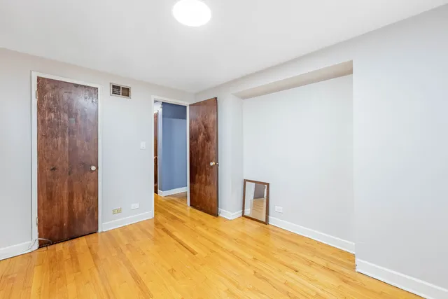 $2,000 | 3941 West Ainslie Street, Chicago, IL 60625