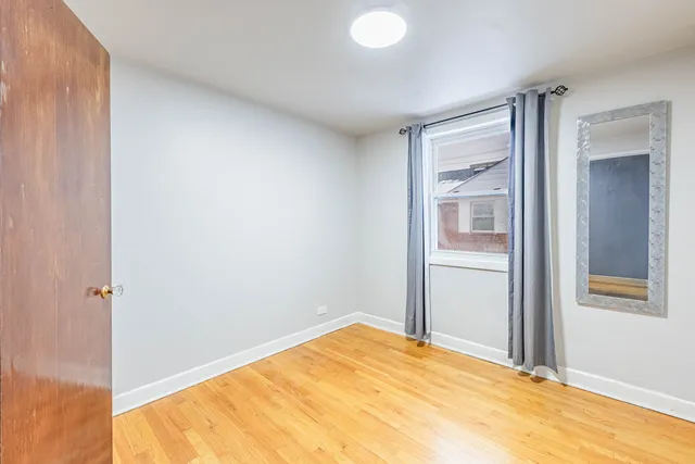 $2,000 | 3941 West Ainslie Street, Chicago, IL 60625