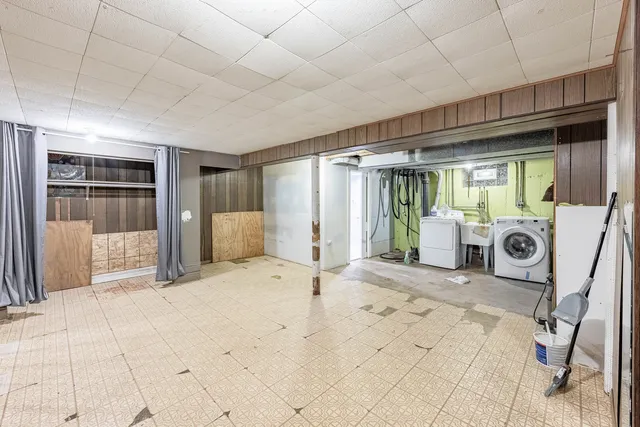 $2,000 | 3941 West Ainslie Street, Chicago, IL 60625