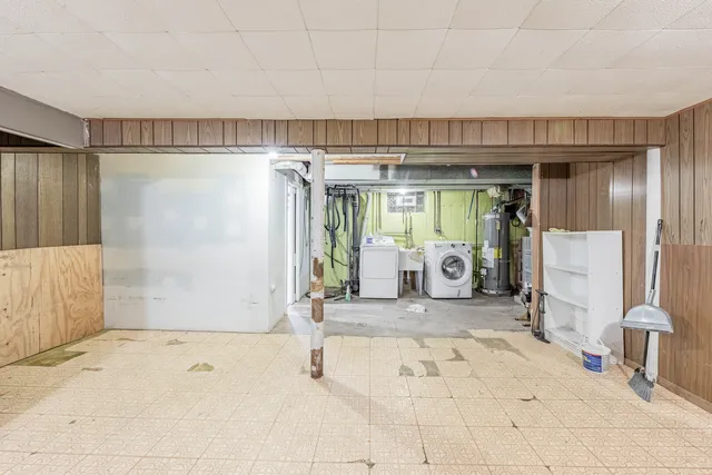 $2,000 | 3941 West Ainslie Street, Chicago, IL 60625